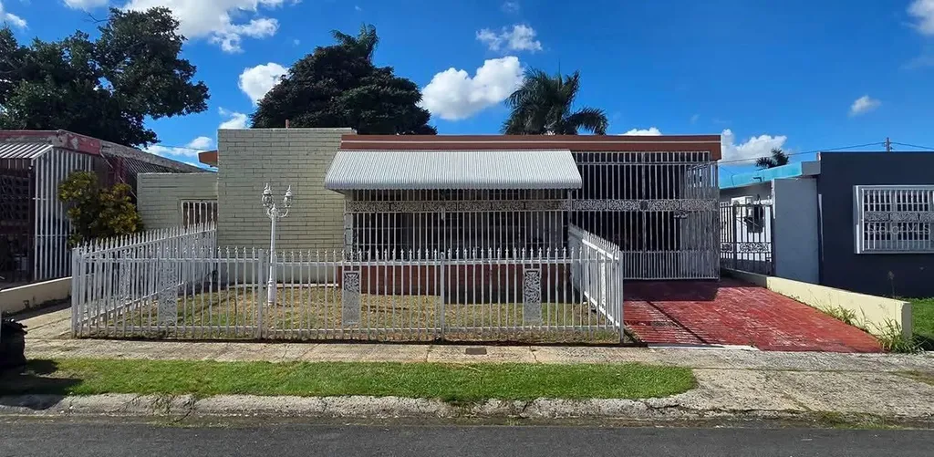 Calle 17 Y 10 Extension Villa Rica Bayamon PR 00956