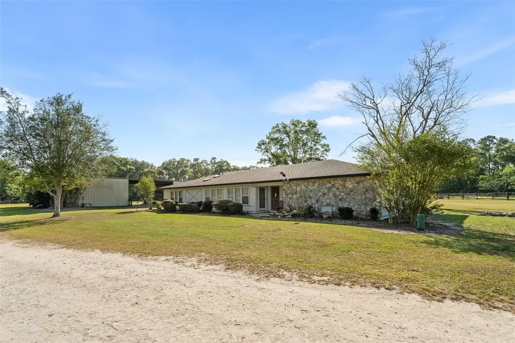 16525 SW 5th Place Newberry FL 32669
