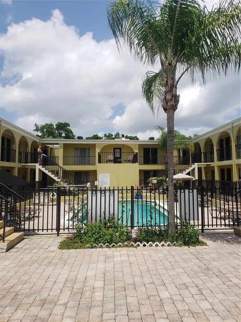3206 W Azeele Street Tampa FL 33609