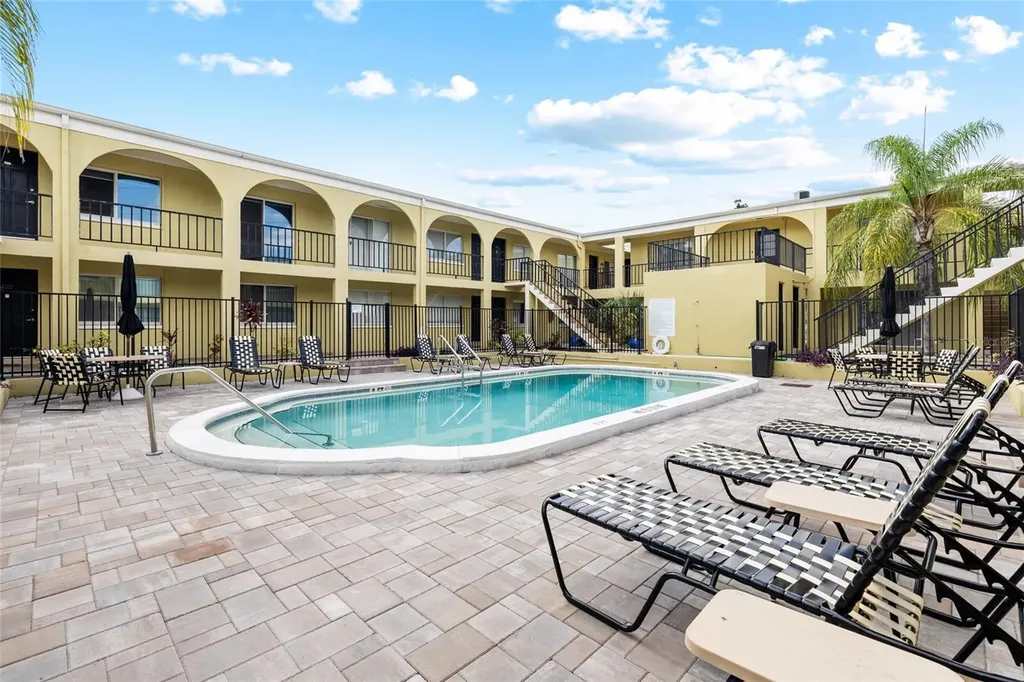 3206 W Azeele Street Tampa FL 33609