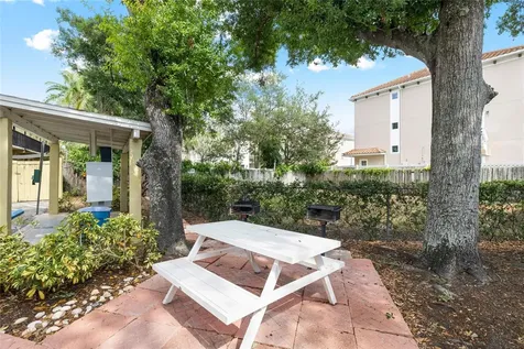 3206 W Azeele Street Tampa FL 33609