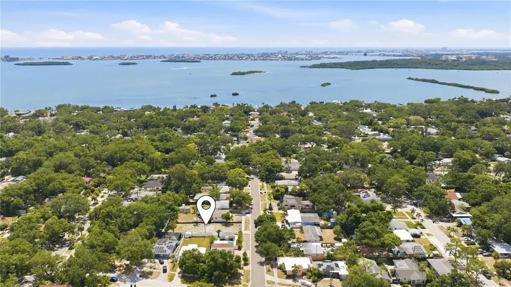 8056 28th Avenue N St Petersburg FL 33710