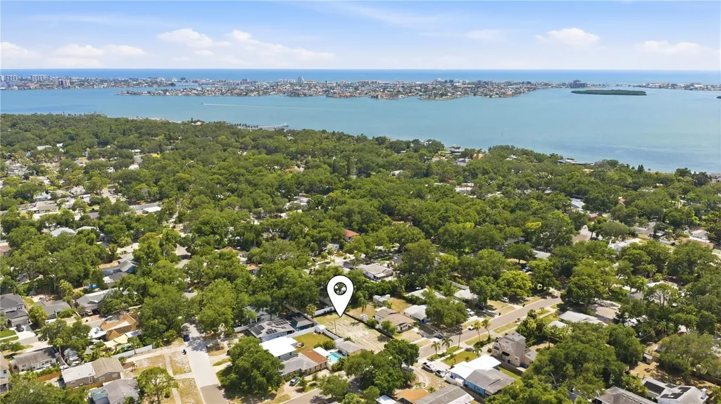 8056 28th Avenue N St Petersburg FL 33710