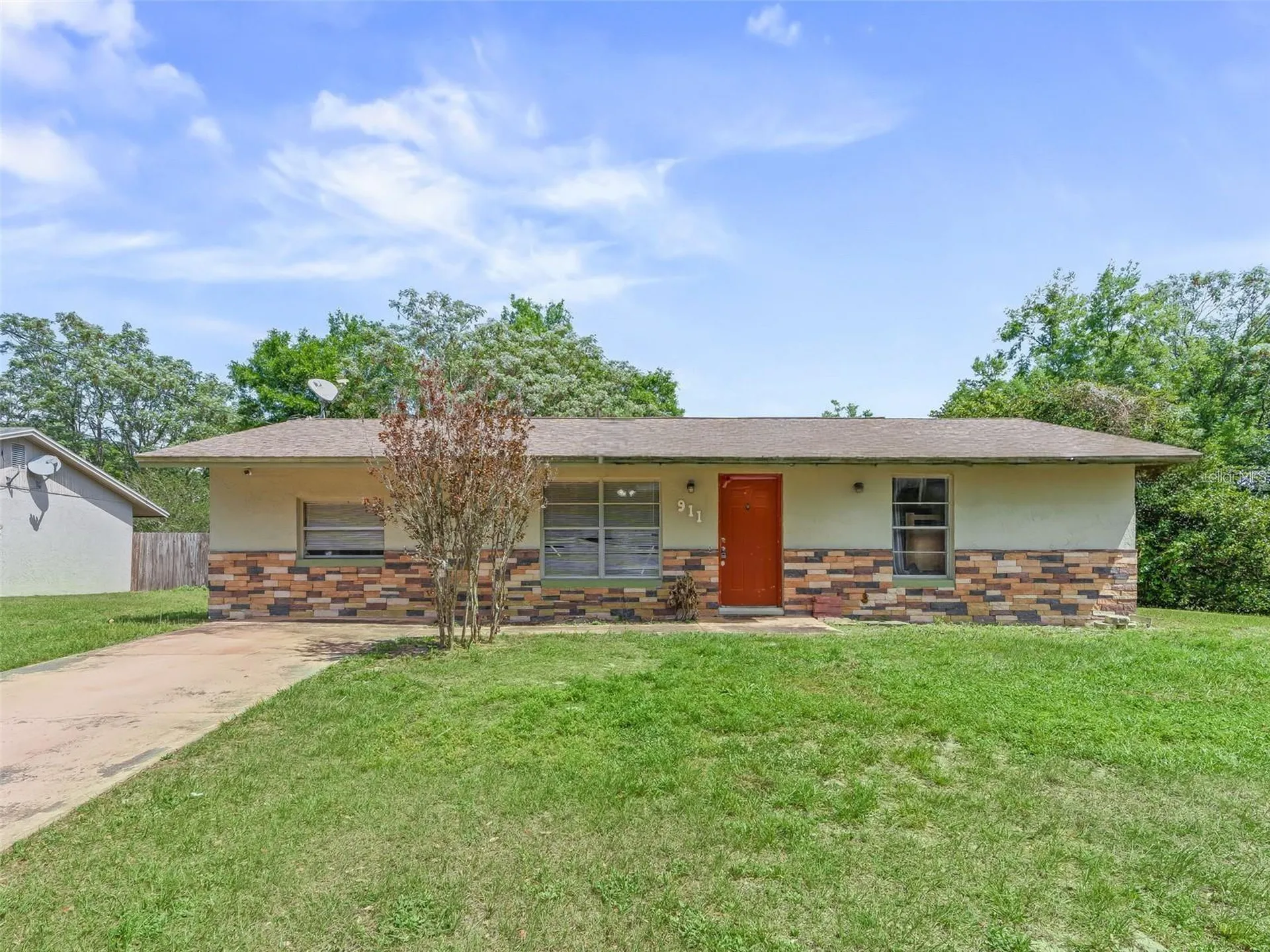911 Jacaranda Drive Lady Lake FL 32159