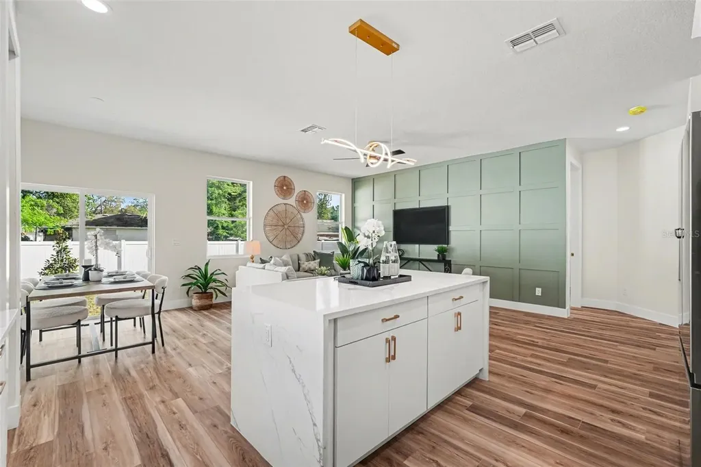 1721 W Perio Street Tampa FL 33612