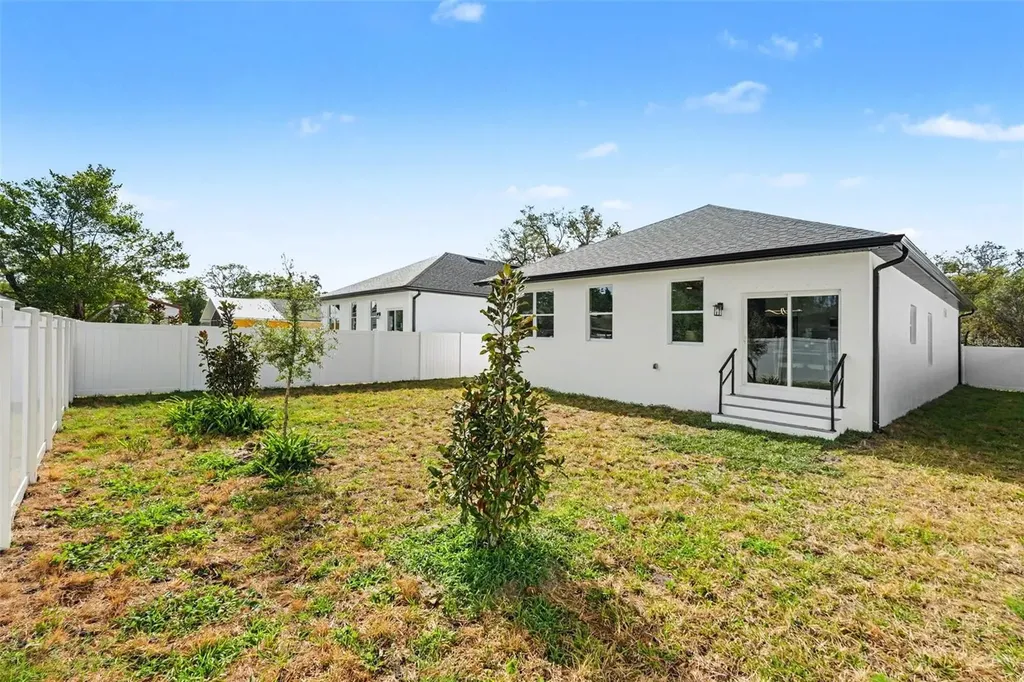 1721 W Perio Street Tampa FL 33612