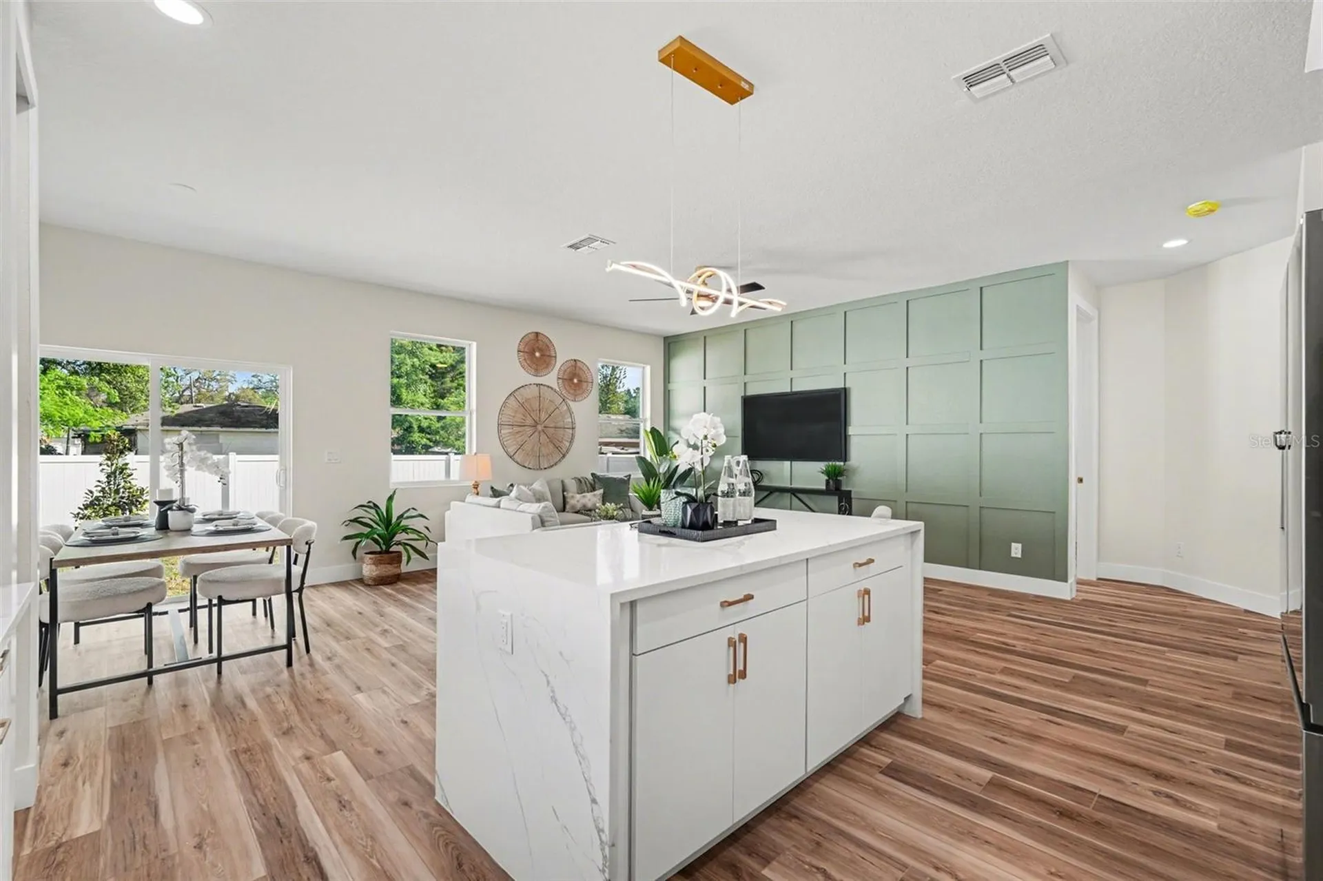 1721 W Perio Street Tampa FL 33612