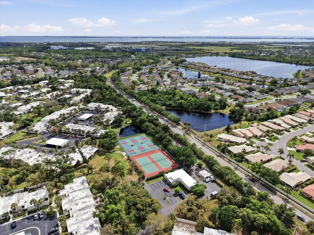 169 Pinehurst Drive Bradenton FL 34210