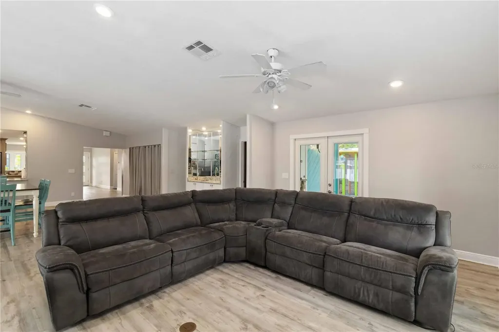 907 69th Street NW Bradenton FL 34209