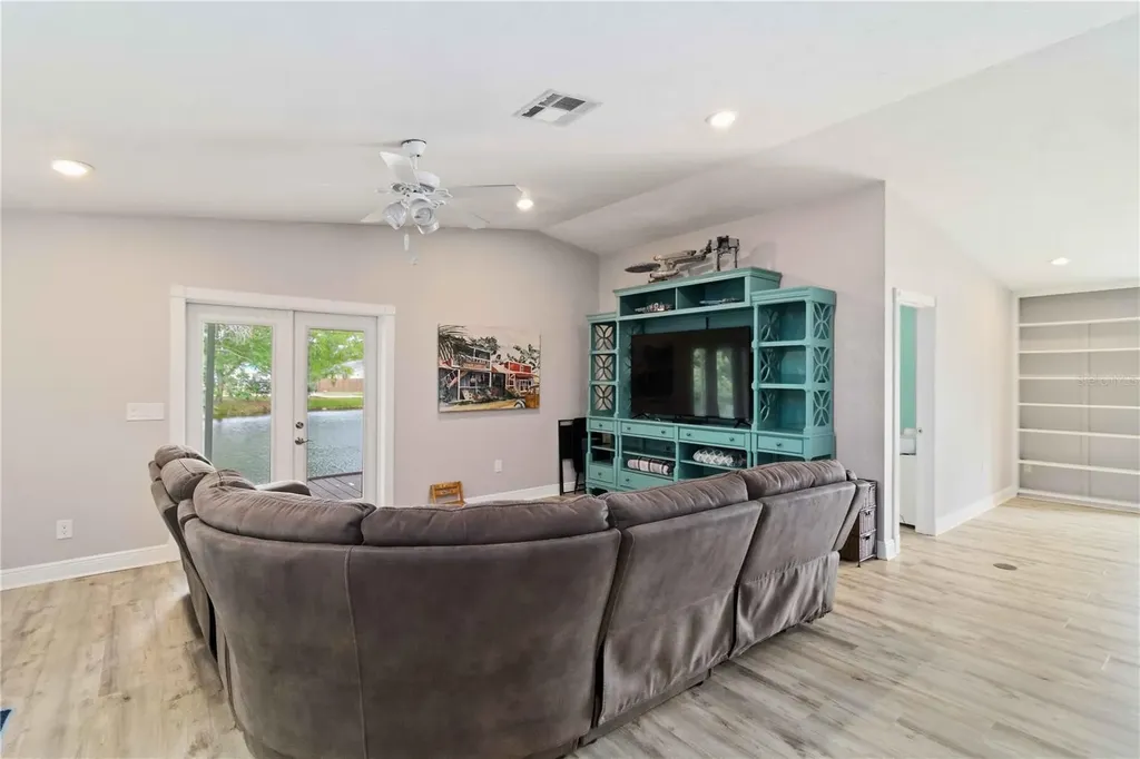 907 69th Street NW Bradenton FL 34209