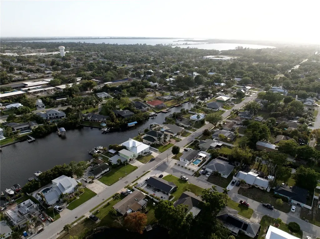 907 69th Street NW Bradenton FL 34209