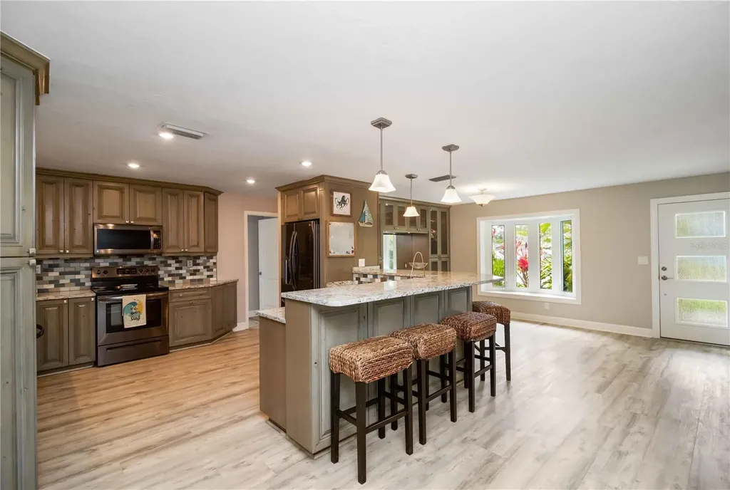 907 69th Street NW Bradenton FL 34209