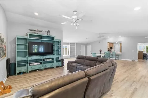 907 69th Street NW Bradenton FL 34209
