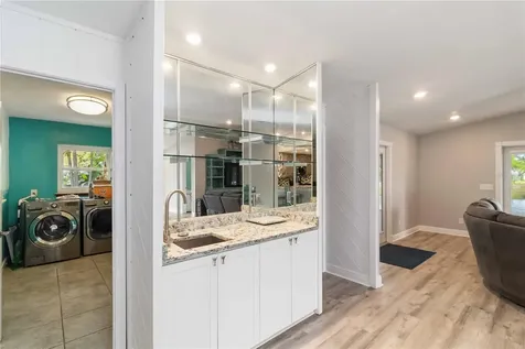 907 69th Street NW Bradenton FL 34209