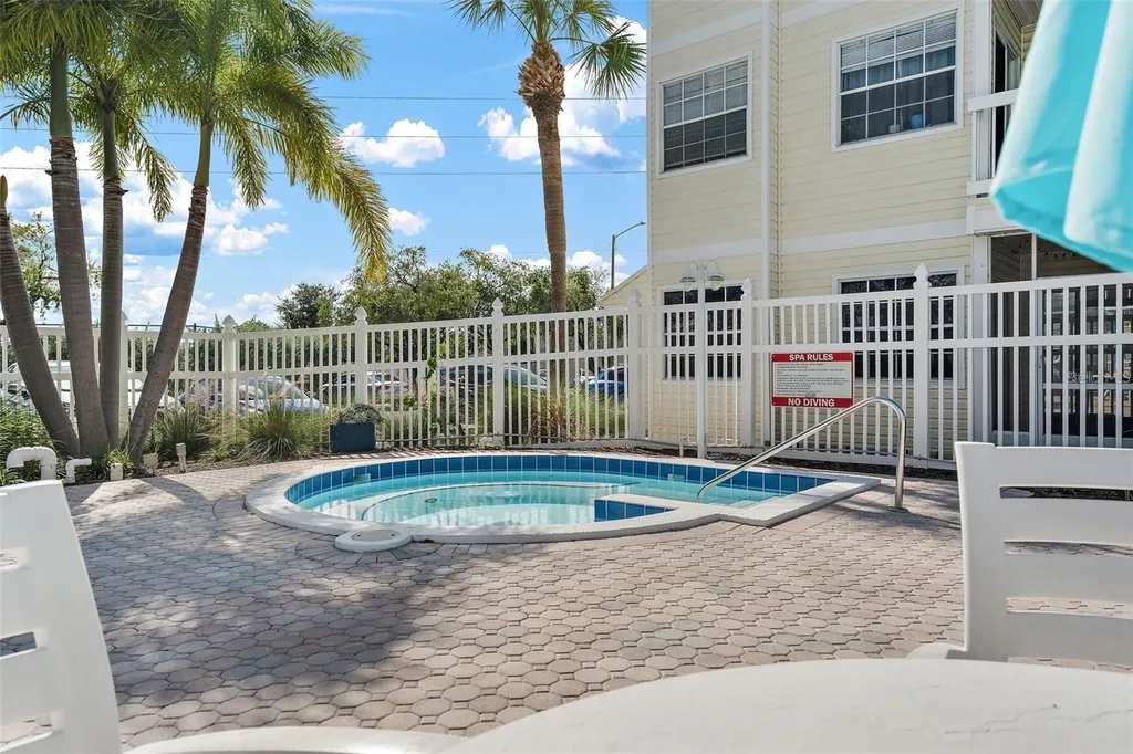 6939 Stones Throw Circle N St Petersburg FL 33710