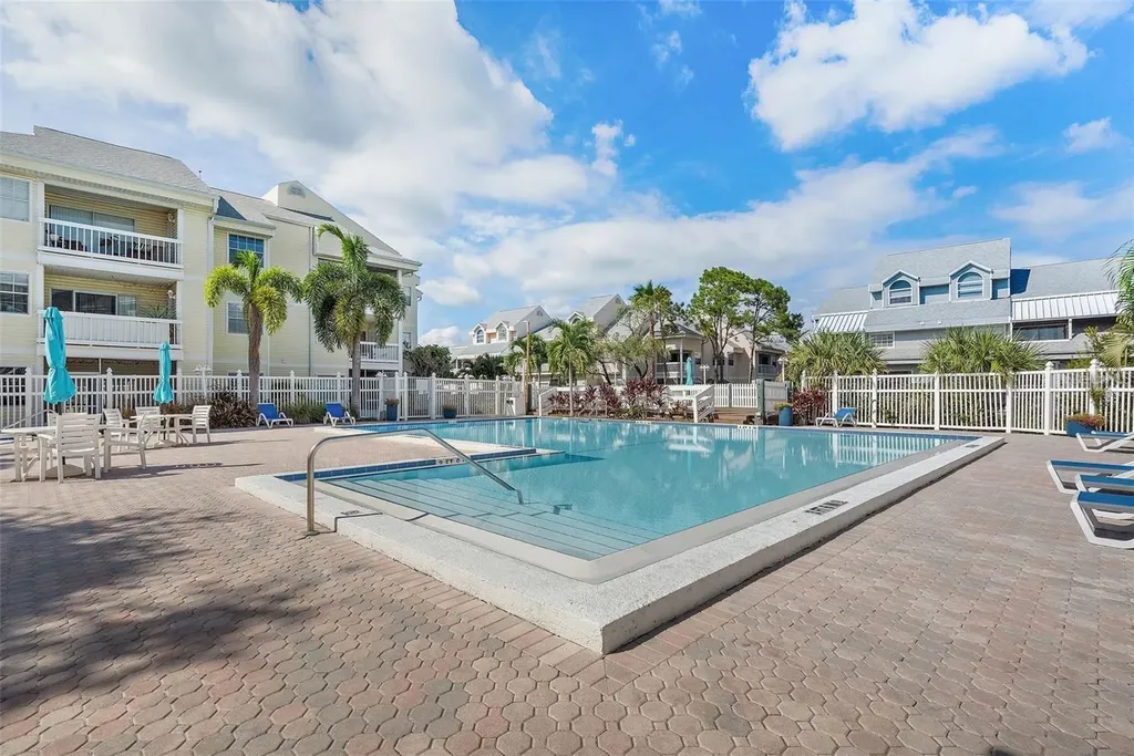 6939 Stones Throw Circle N St Petersburg FL 33710