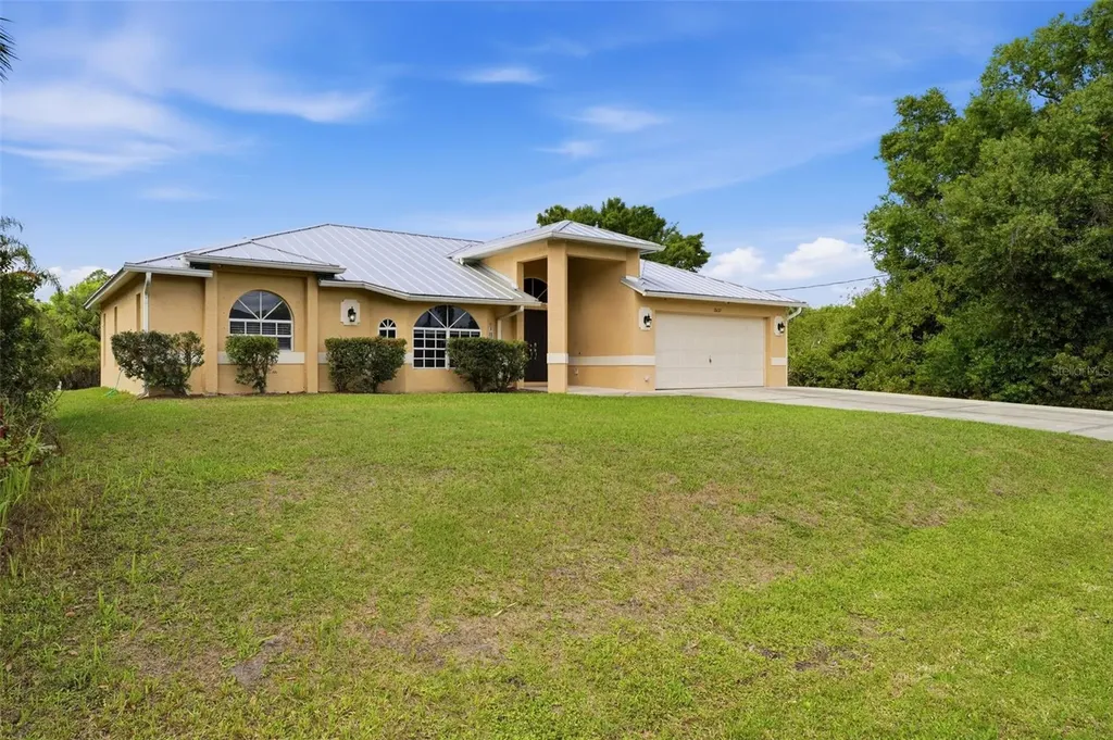 2637 Courtland Avenue North Port FL 34286