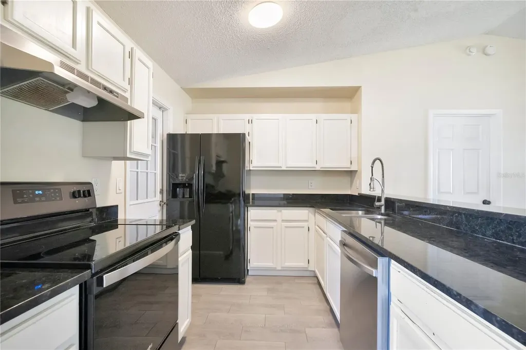 370 N Lake Avenue Apopka FL 32703