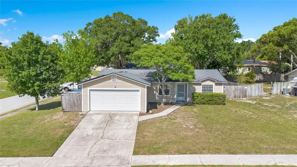 370 N Lake Avenue Apopka FL 32703