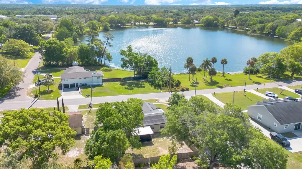 370 N Lake Avenue Apopka FL 32703