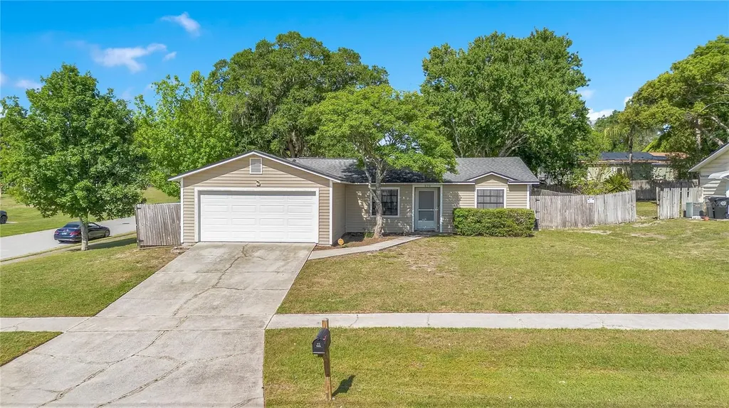 370 N Lake Avenue Apopka FL 32703