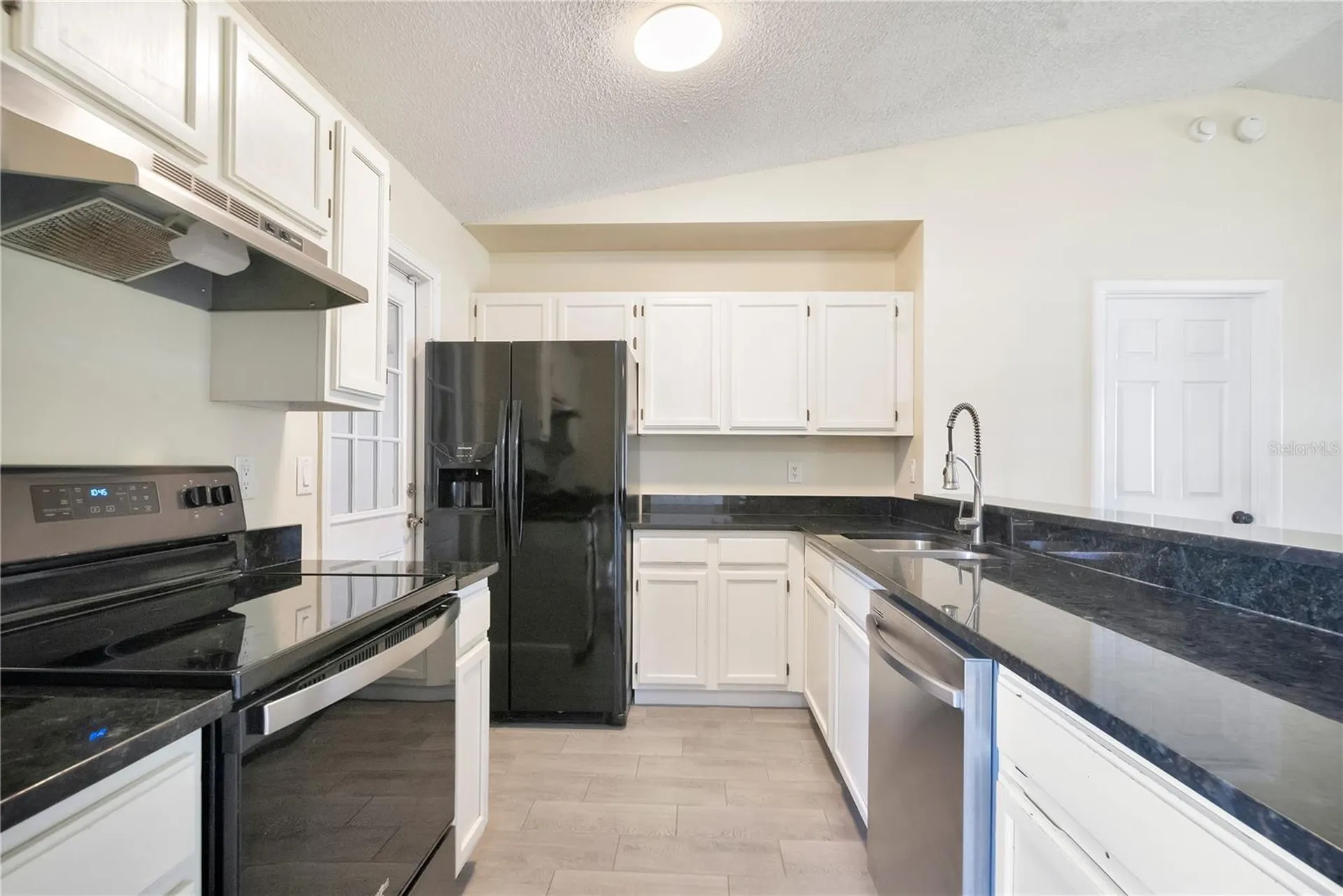 370 N Lake Avenue Apopka FL 32703