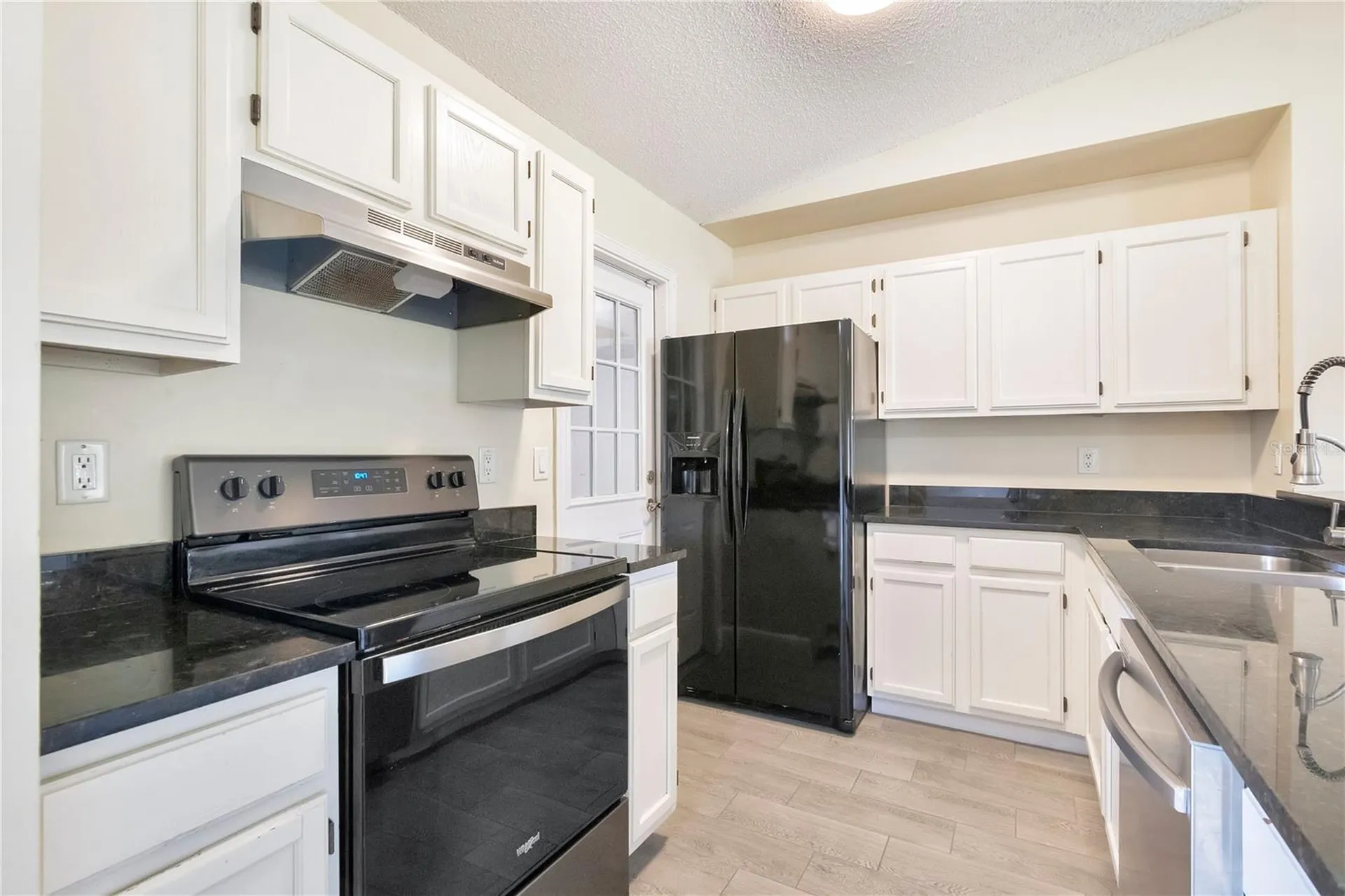 370 N Lake Avenue Apopka FL 32703