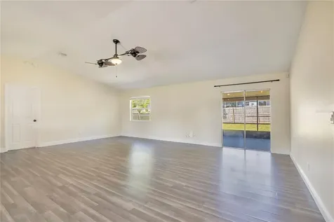 370 N Lake Avenue Apopka FL 32703