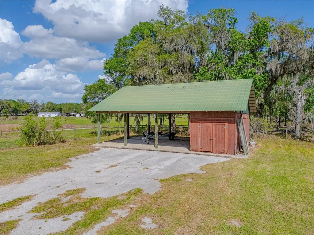 8197 Cr 736 Center Hill FL 33514