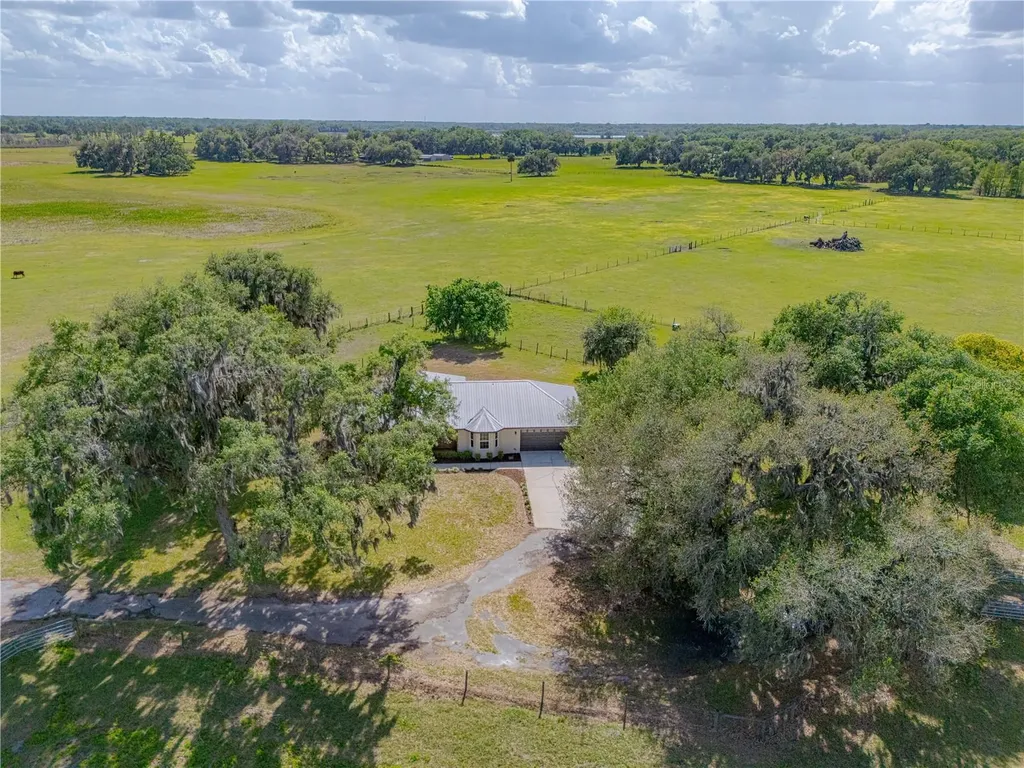 8197 Cr 736 Center Hill FL 33514
