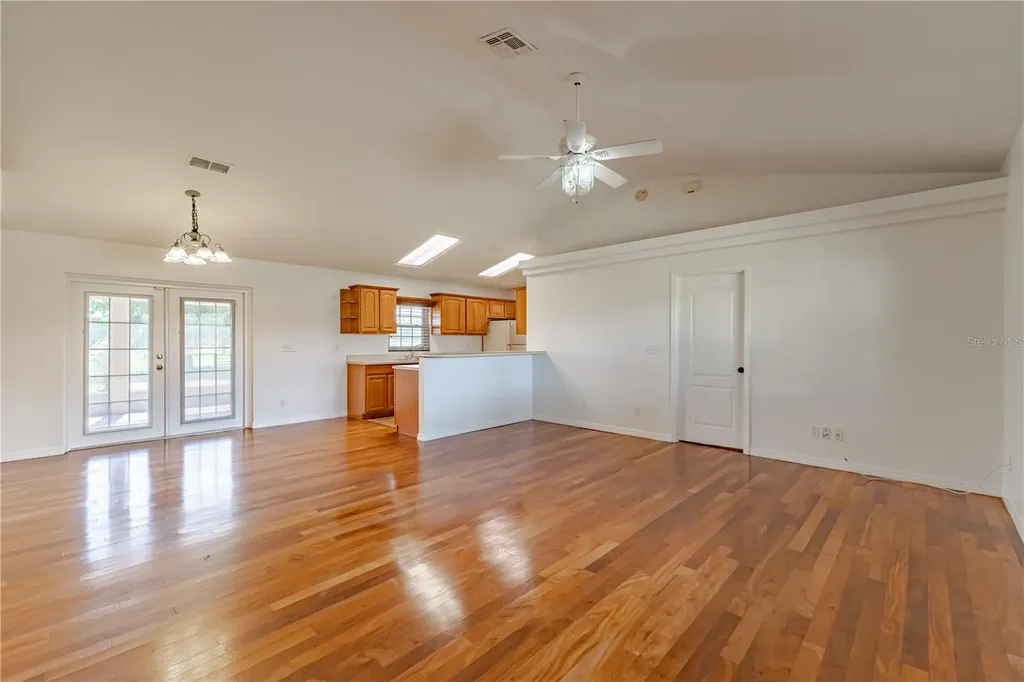 8197 Cr 736 Center Hill FL 33514