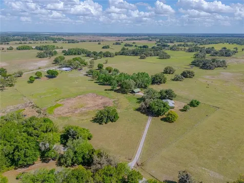 8197 Cr 736 Center Hill FL 33514