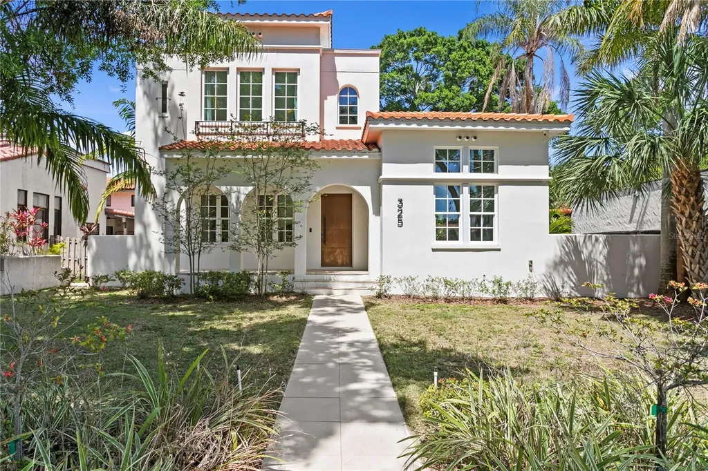 325 22nd Avenue NE St Petersburg FL 33704