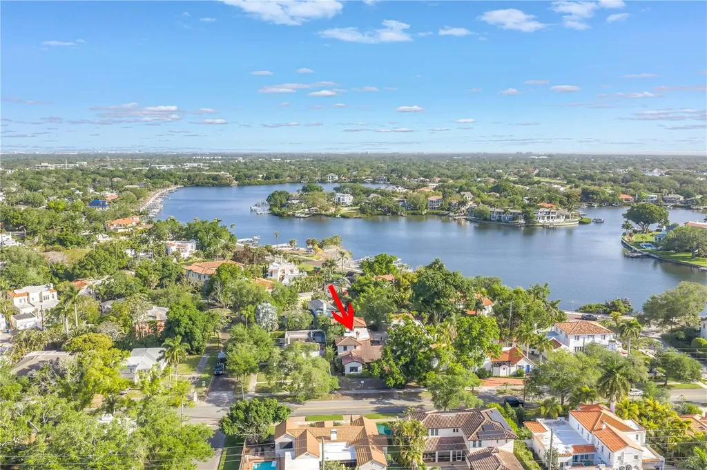 325 22nd Avenue NE St Petersburg FL 33704
