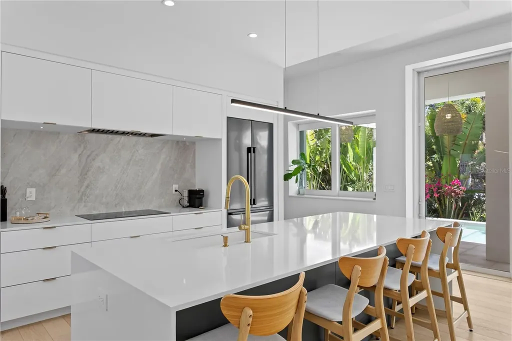 325 22nd Avenue NE St Petersburg FL 33704