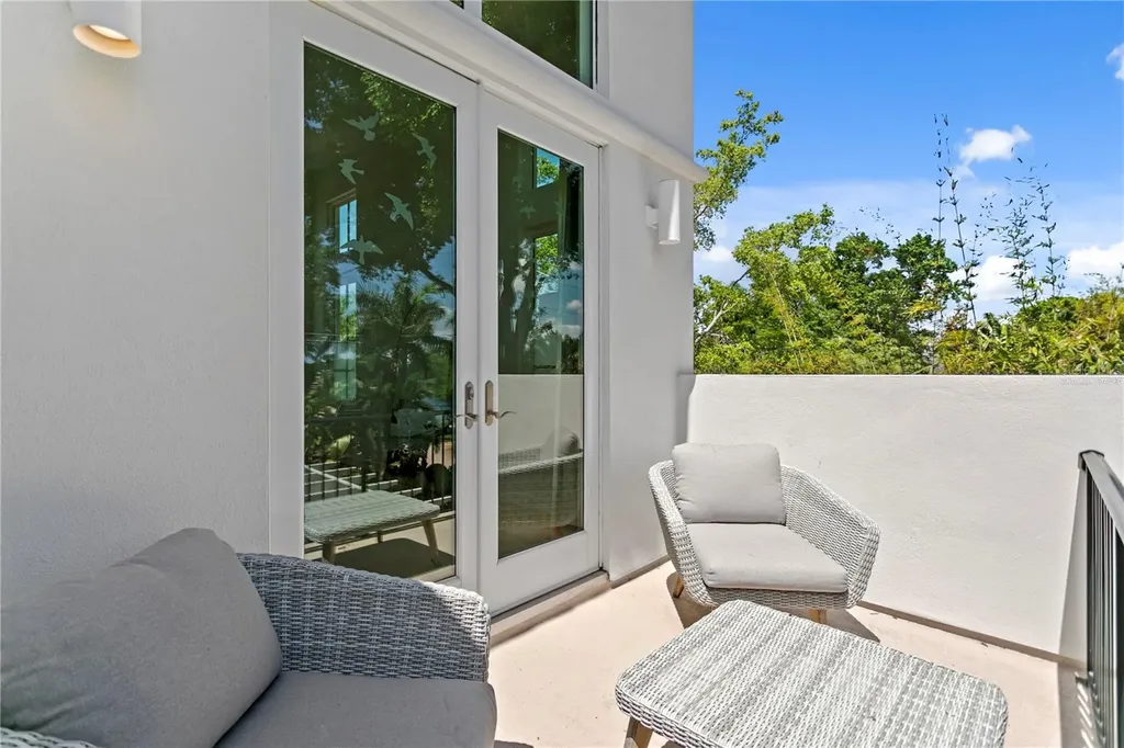 325 22nd Avenue NE St Petersburg FL 33704