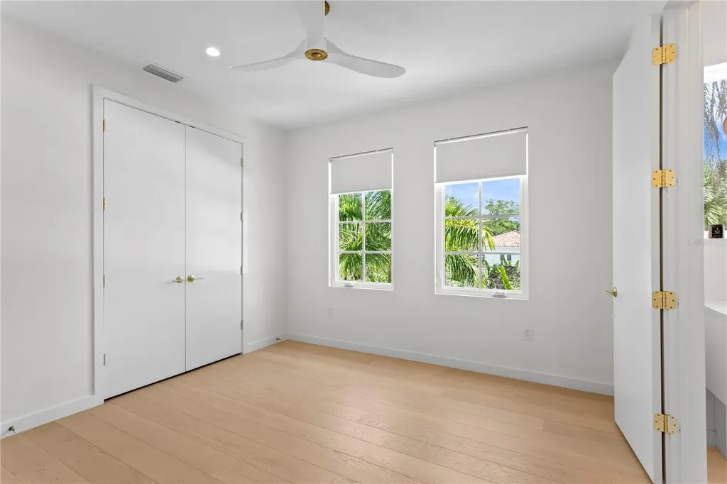 325 22nd Avenue NE St Petersburg FL 33704