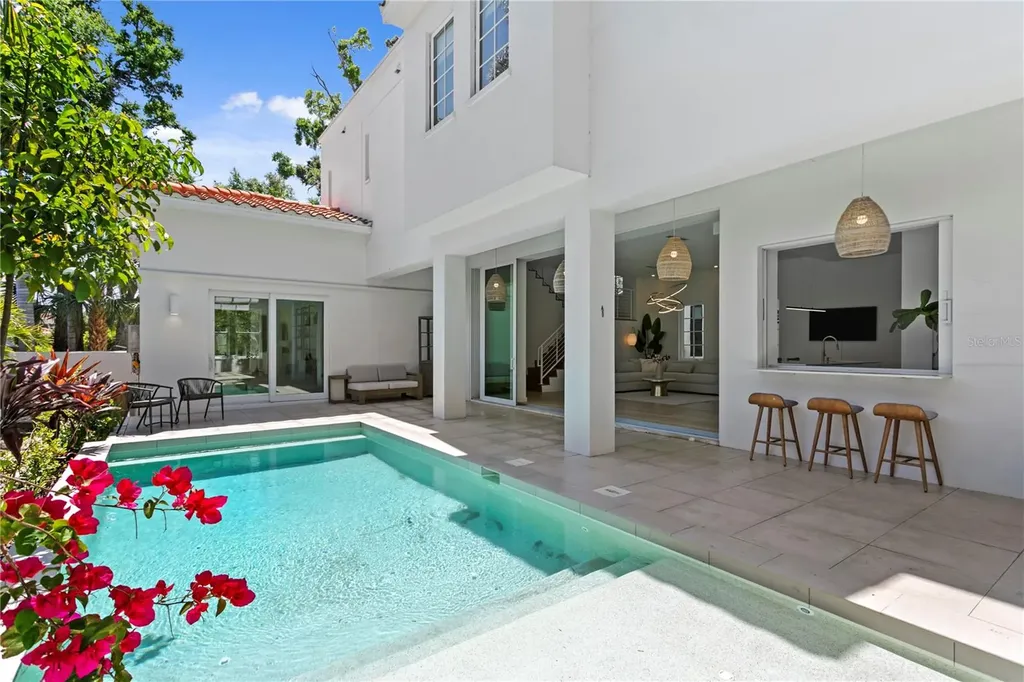 325 22nd Avenue NE St Petersburg FL 33704
