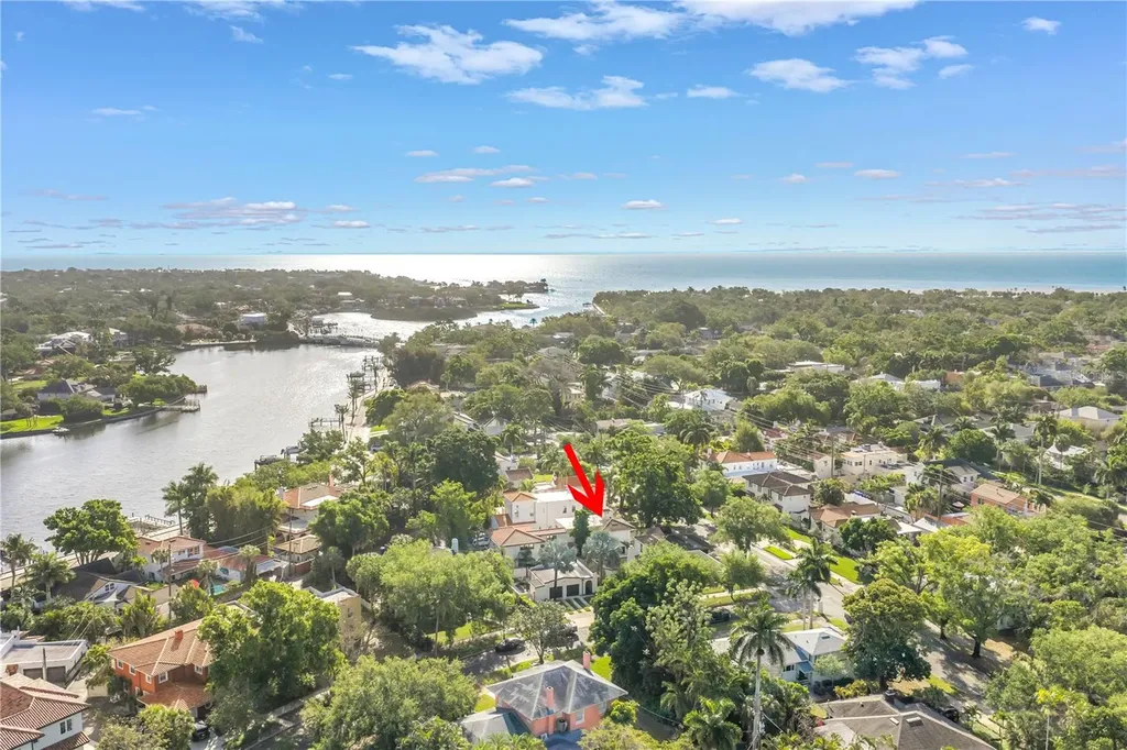 325 22nd Avenue NE St Petersburg FL 33704