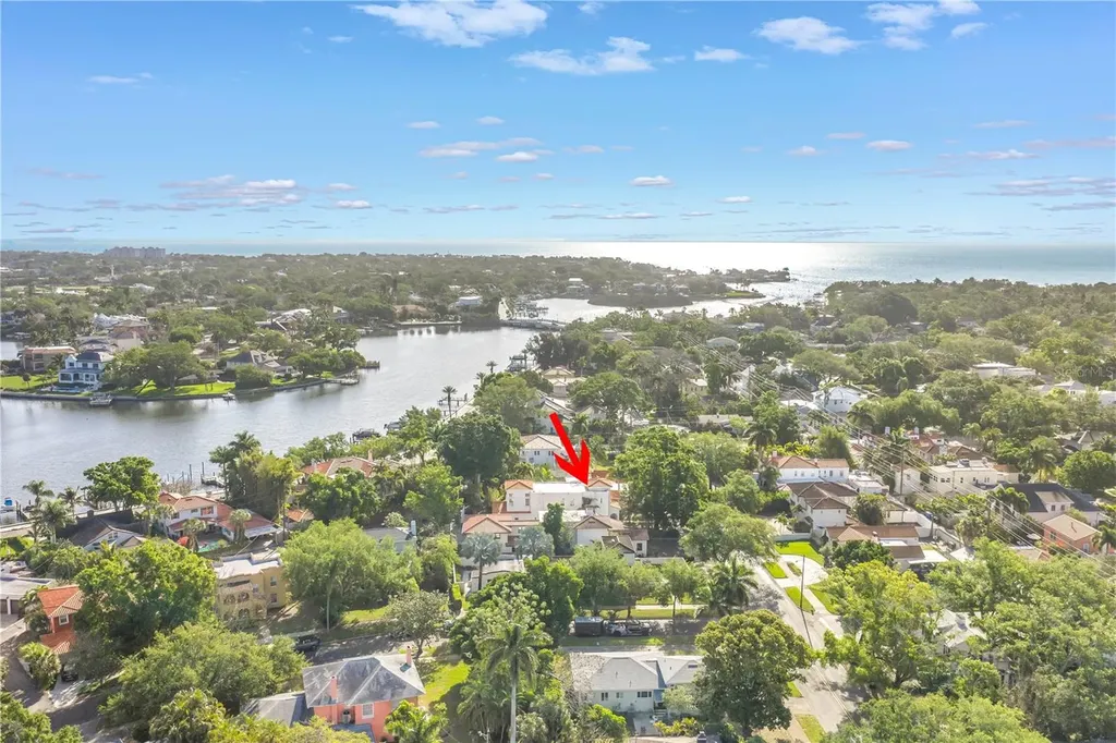 325 22nd Avenue NE St Petersburg FL 33704