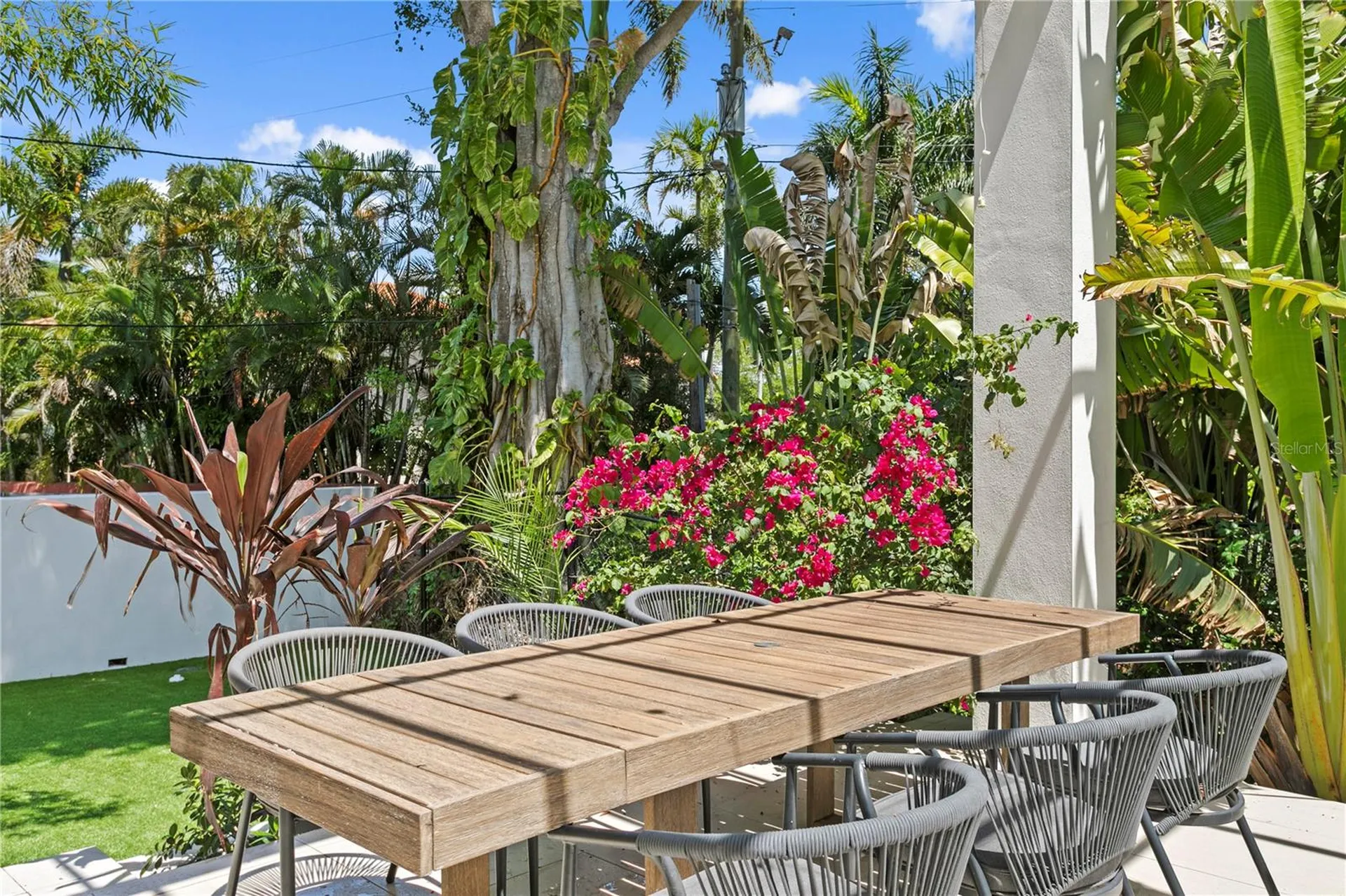 325 22nd Avenue NE St Petersburg FL 33704