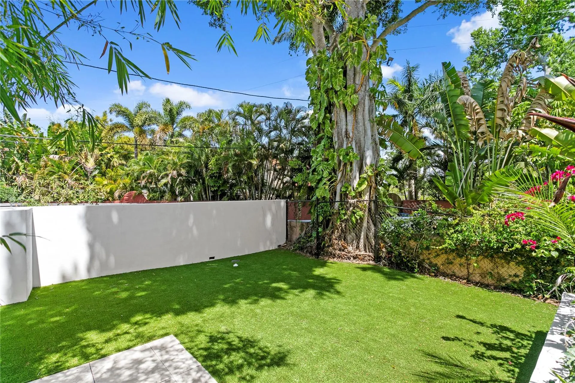 325 22nd Avenue NE St Petersburg FL 33704