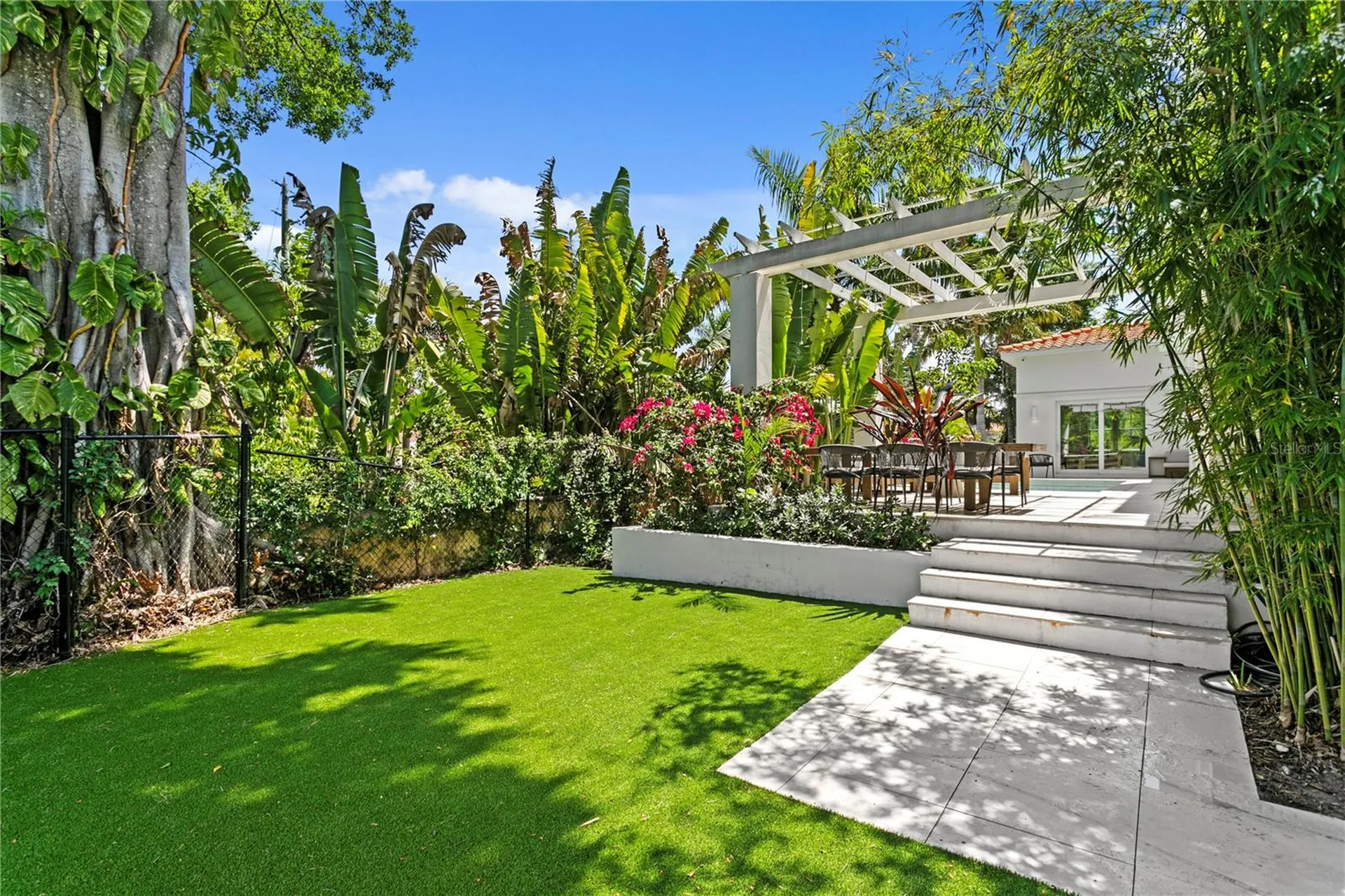 325 22nd Avenue NE St Petersburg FL 33704