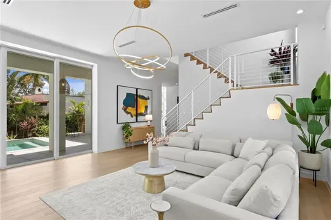 325 22nd Avenue NE St Petersburg FL 33704