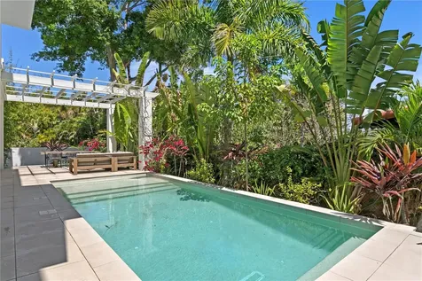 325 22nd Avenue NE St Petersburg FL 33704