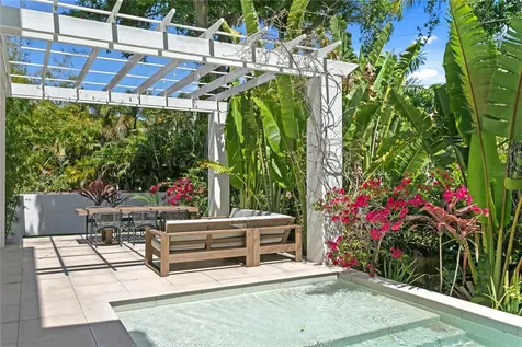 325 22nd Avenue NE St Petersburg FL 33704