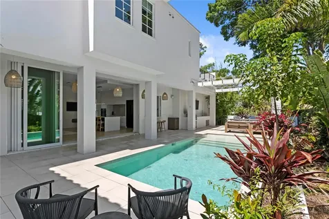 325 22nd Avenue NE St Petersburg FL 33704