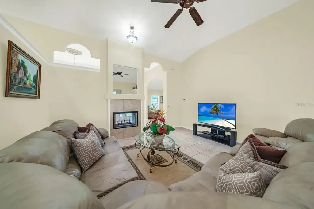 3160 Tiburon Lane Deltona FL 32738