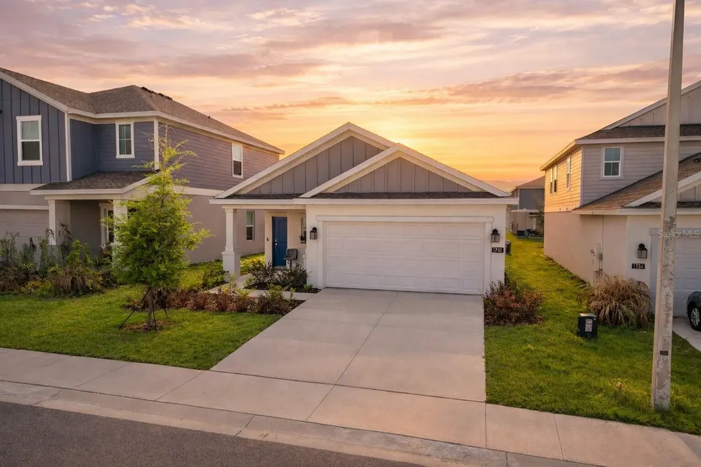 1740 White Water Court Davenport FL 33837