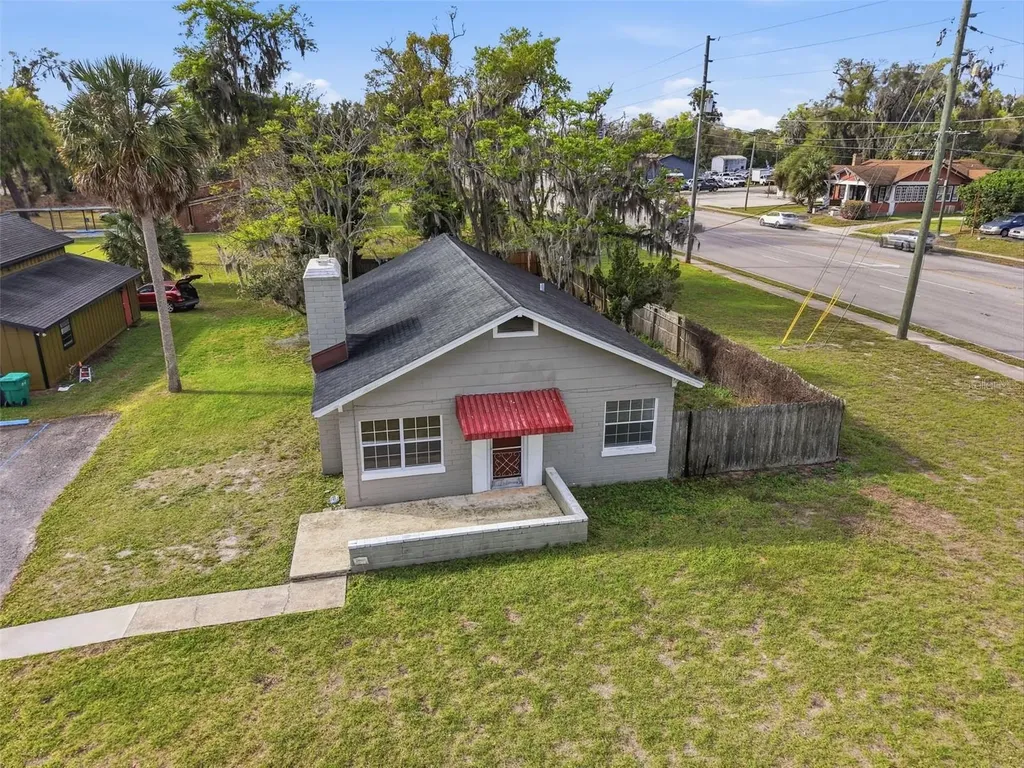 1030 Camphor Lane Deland FL 32720
